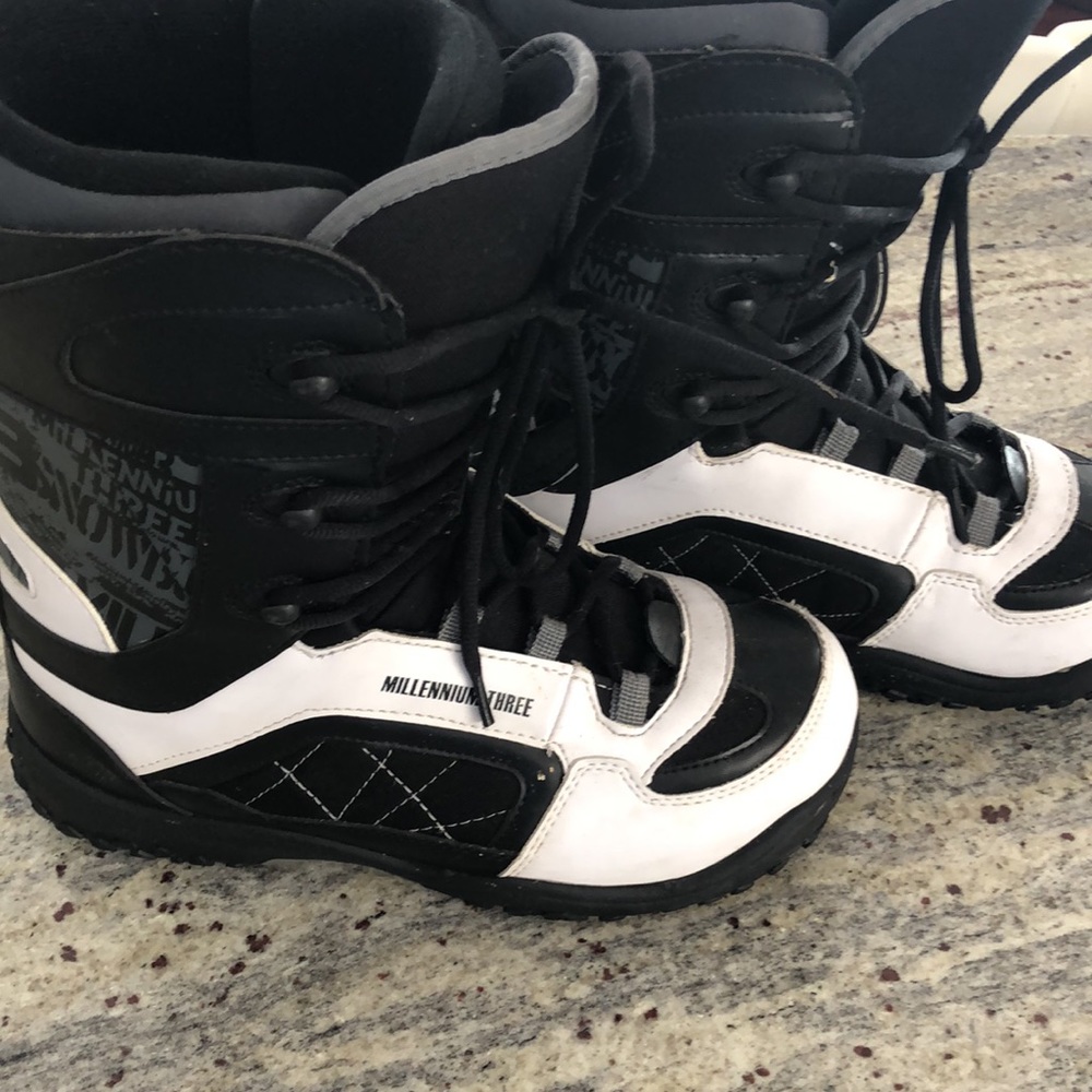 Men’s Snowboarding Boots Size 10